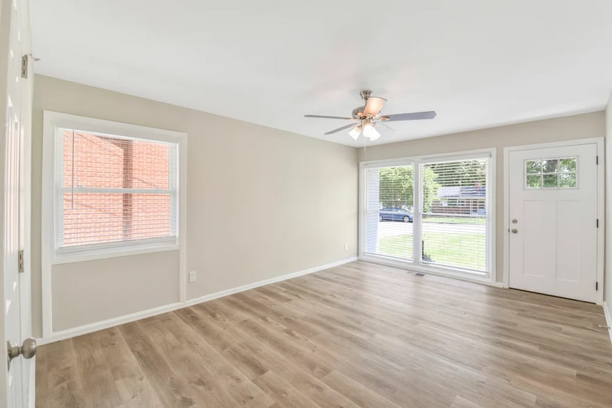 Building Photo - 2028 Syracuse Dr