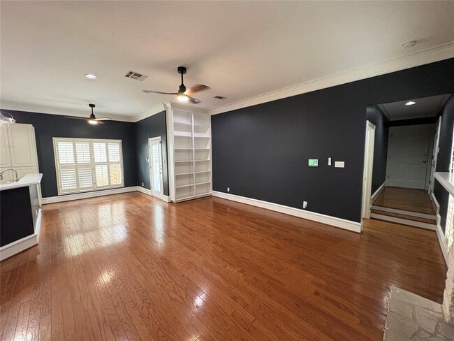Building Photo - 1204 W 39th St