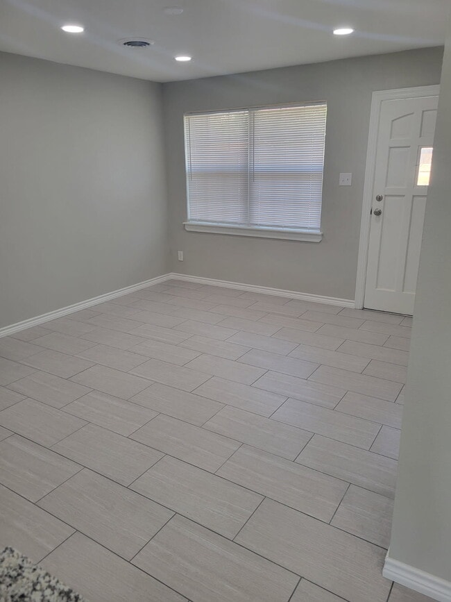 Building Photo - 214 Glasgow Dr