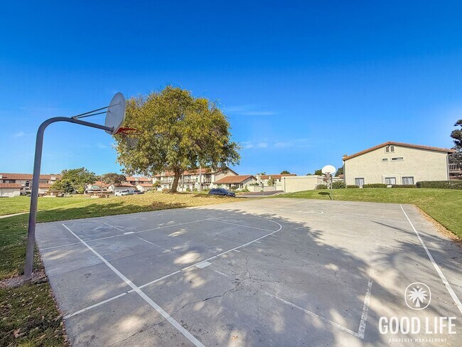 Building Photo - Stunning 2B/2.5BA Condo in Carlsbad For Lease!