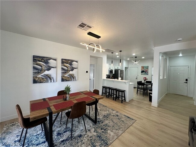 Building Photo - 9825 Garamound Ave