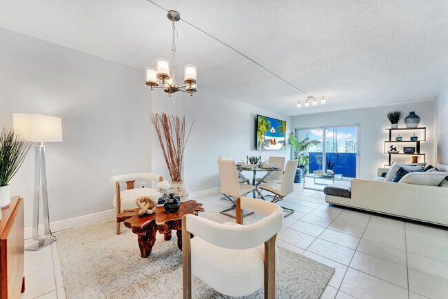 Building Photo - 400 Kings Point Dr