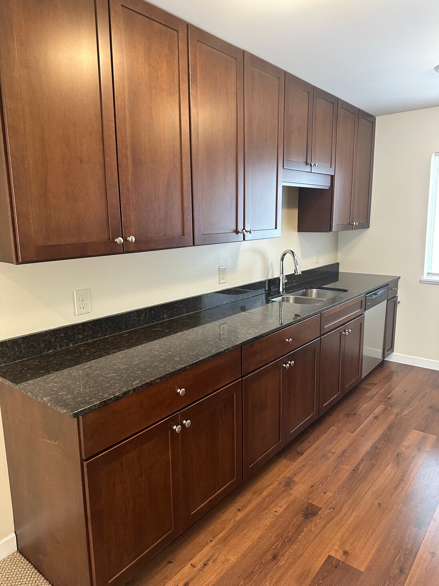 Building Photo - 252 Terraplane Dr SE