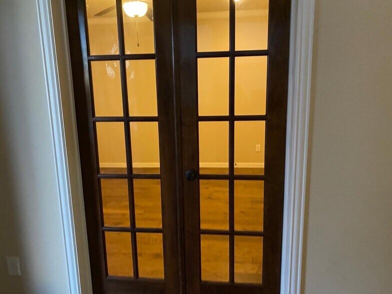 Office room - 434 Needham Dr