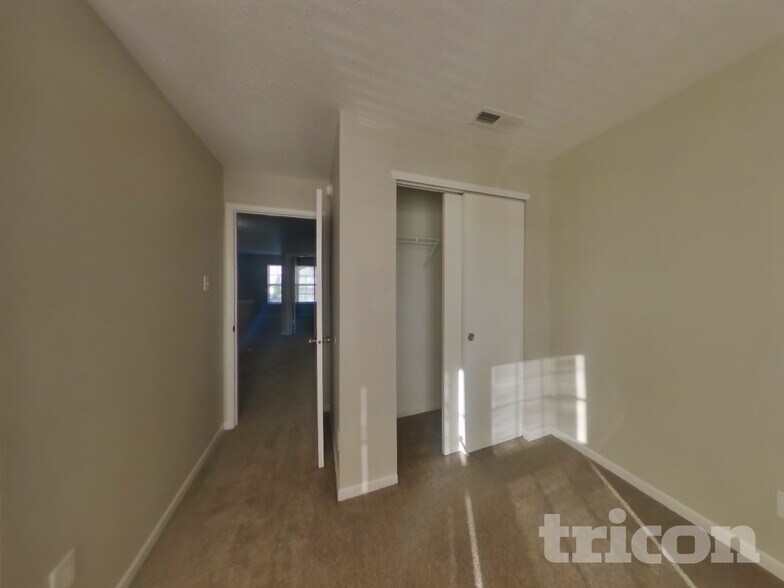 Building Photo - 2934 Ludwig Dr