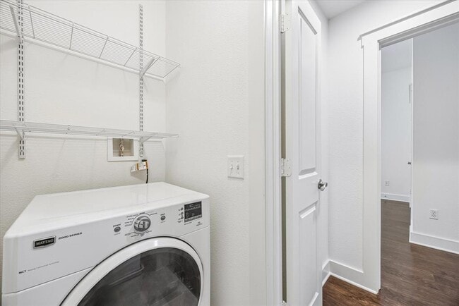 Building Photo - 2520 Bluebonnet Ln