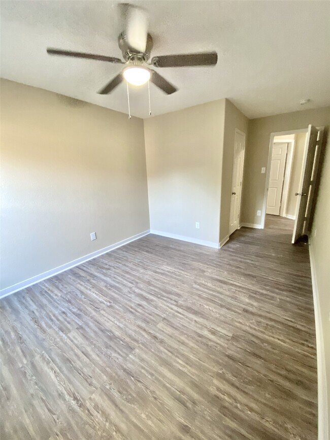 Building Photo - 28922 San Bernard River Loop