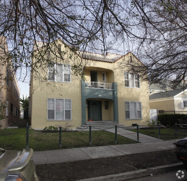Primary Photo - 5615 Fernwood Ave