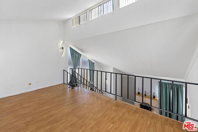 Building Photo - 5325 Newcastle Ave