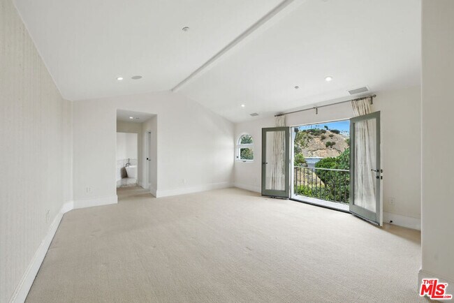 Building Photo - 1675 Woods Dr