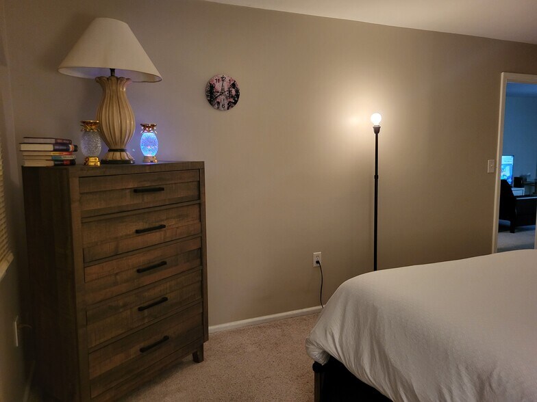 Bedroom - 335 Glendale Ave