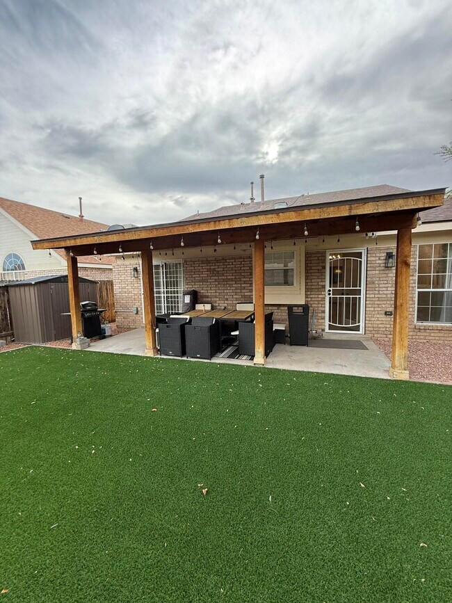 Building Photo - 7616 Copperfield Dr NE