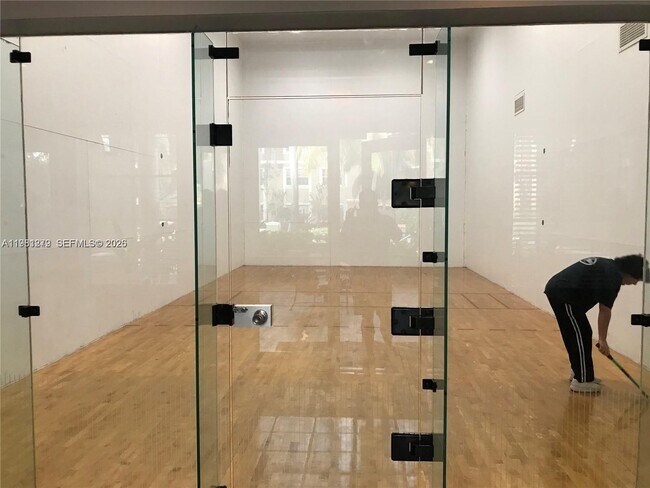 Building Photo - 151 SW 117th Ave