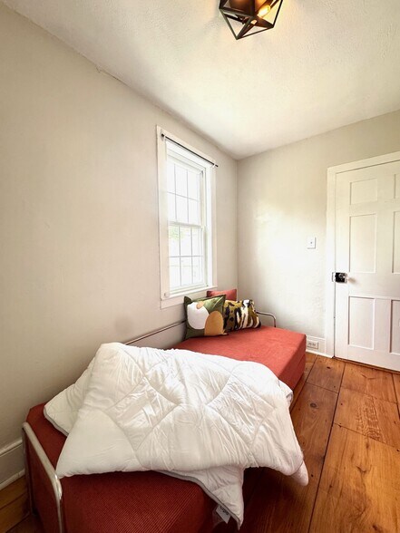 Building Photo - 567 Spring Mills Rd