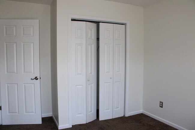 Building Photo - 2802 Gross Ave