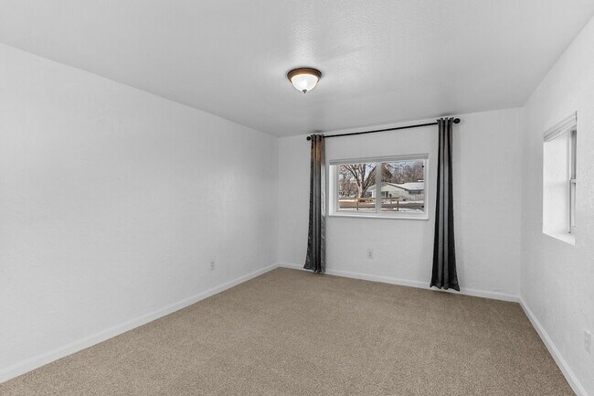 Building Photo - This Renovated Lakewood Ranch is perfect f...