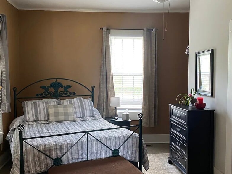 Building Photo - 147 White Cir