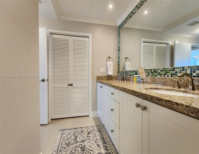 Building Photo - 3505 S Ocean Dr