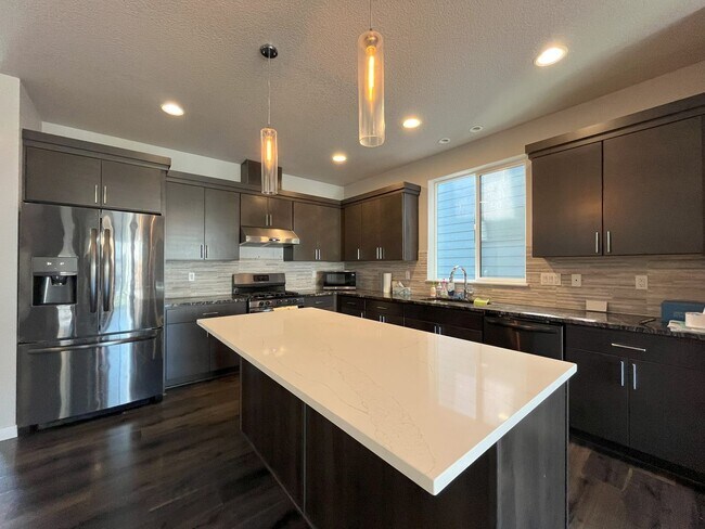 Building Photo - Three-Level Modern Living with Open Floor ...
