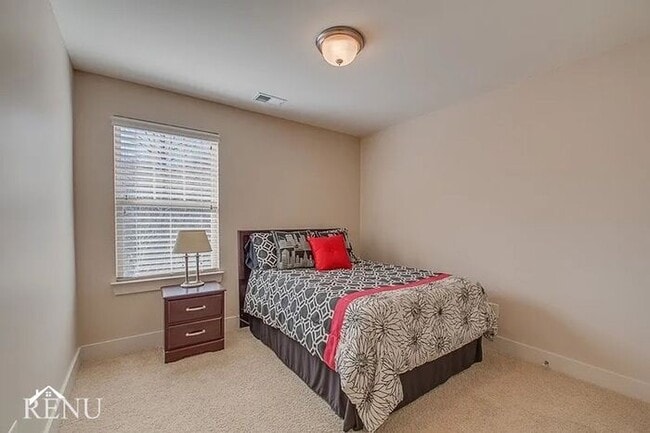 Building Photo - 334 Stonecrest Dr