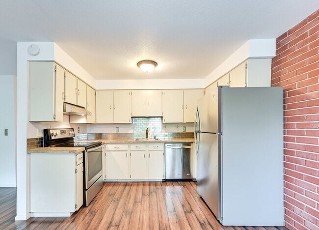 Building Photo - 2Bd/1Ba Issaquah Condo