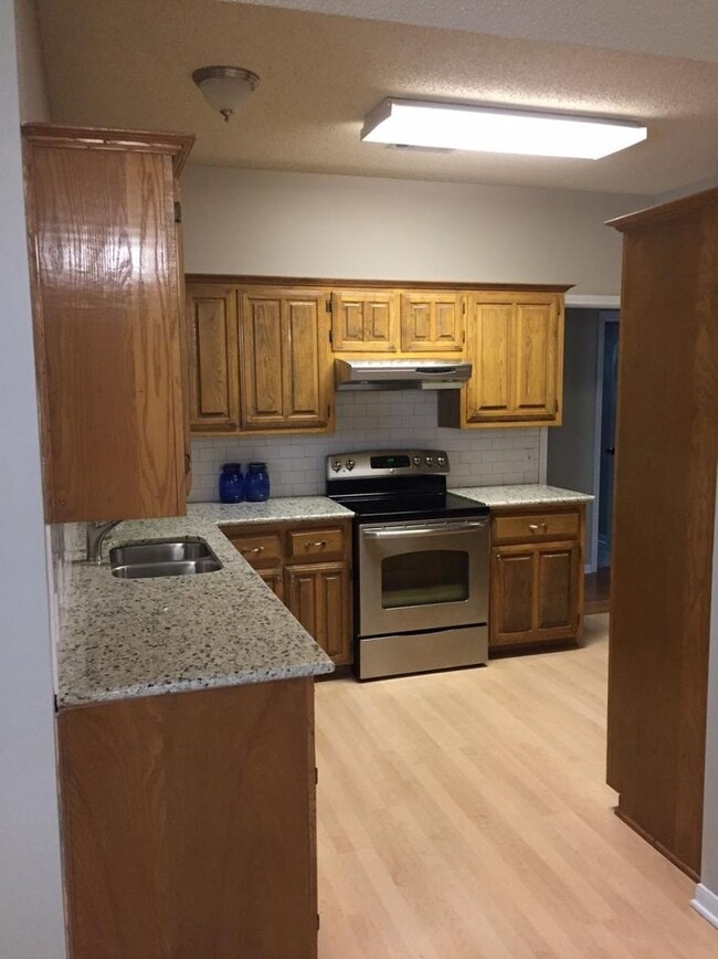 Building Photo - Updated Midway ISD Home