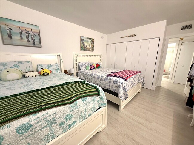 Building Photo - 3550 Galt Ocean Dr