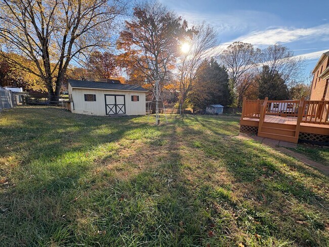 Building Photo - Spacious split level in Campell County near Waterlick/Leesville Rd