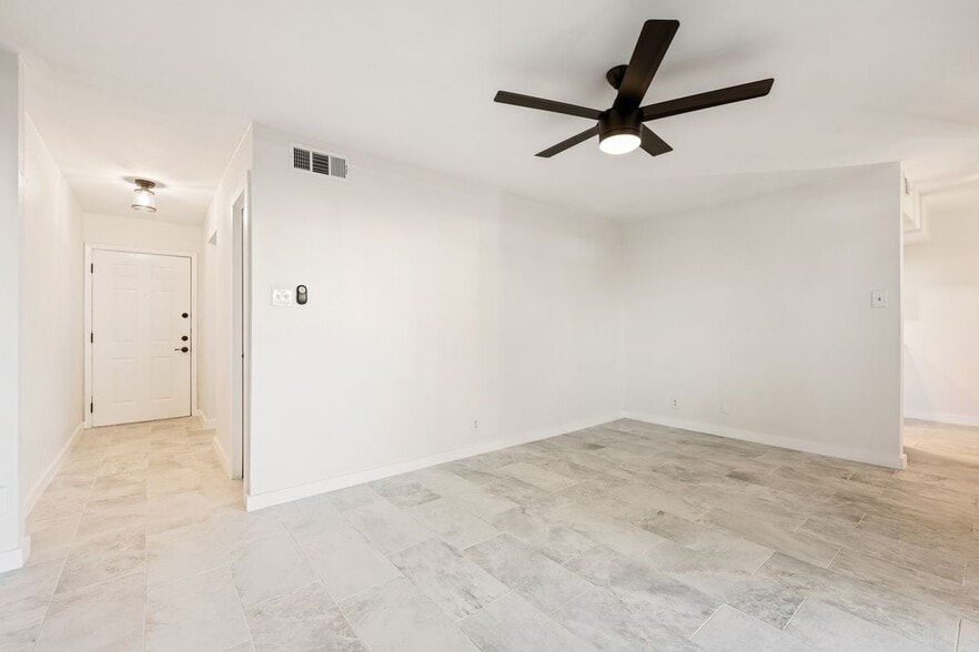 Building Photo - 2600 Penny Ln