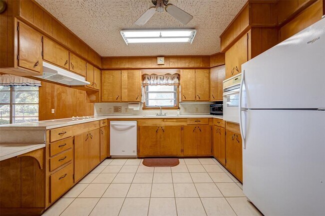 Building Photo - 16711 US-90 ALT