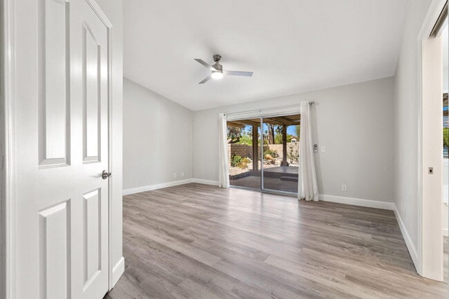 Building Photo - 39495 Regency Way