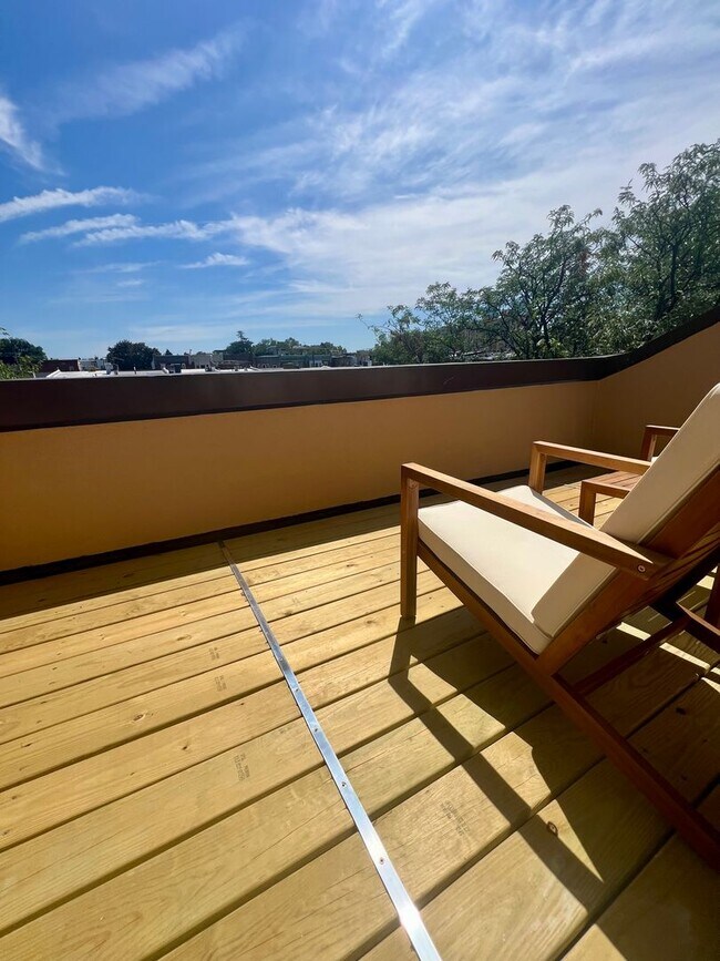 Building Photo - Luxurious 3-Bedroom Townhome in Fairmount!...