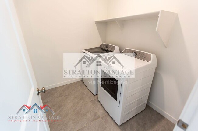 Building Photo - 7439 S 76th Dr