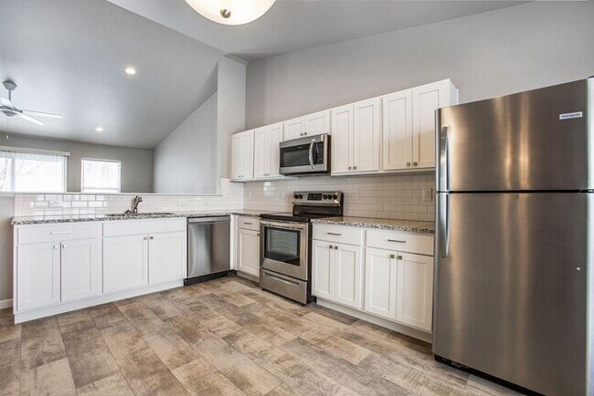 Building Photo - 17544 Silver Maple St