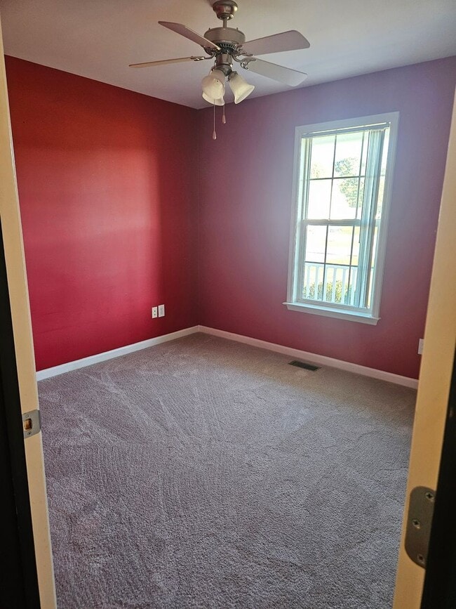 Building Photo - 208 Killdeer Dr