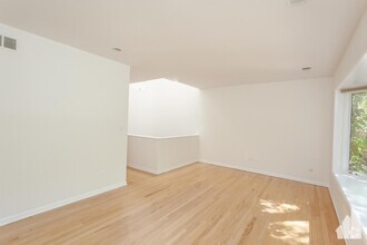 Building Photo - 3 bedroom in Chicago IL 60614