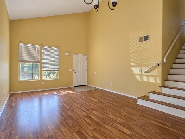 Building Photo - 635 Hillhaven Dr