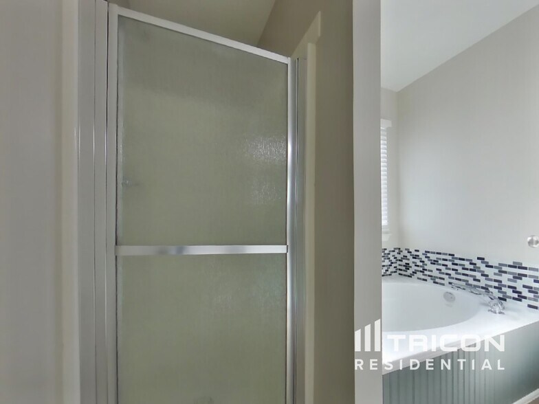 Building Photo - 1233 River Ridge Dr