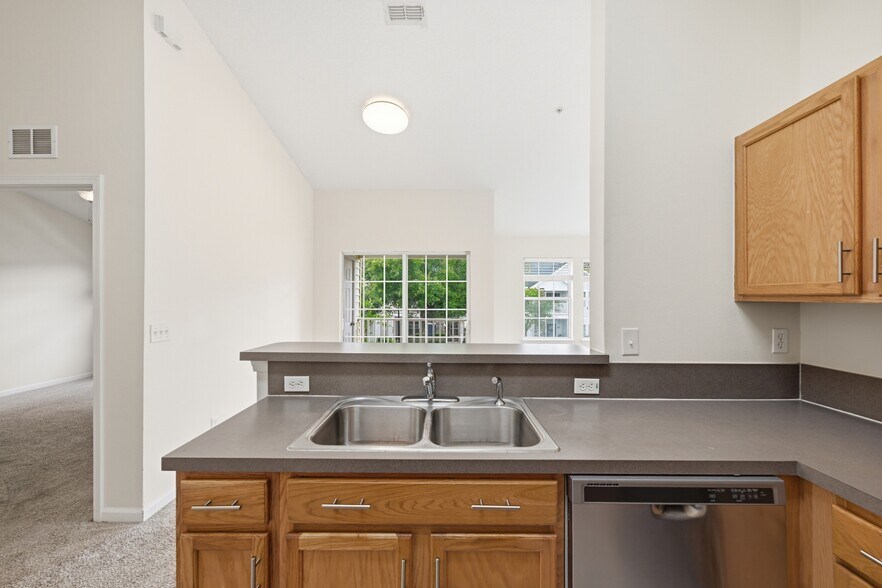 Building Photo - 575 Oakleaf Plantation Pky