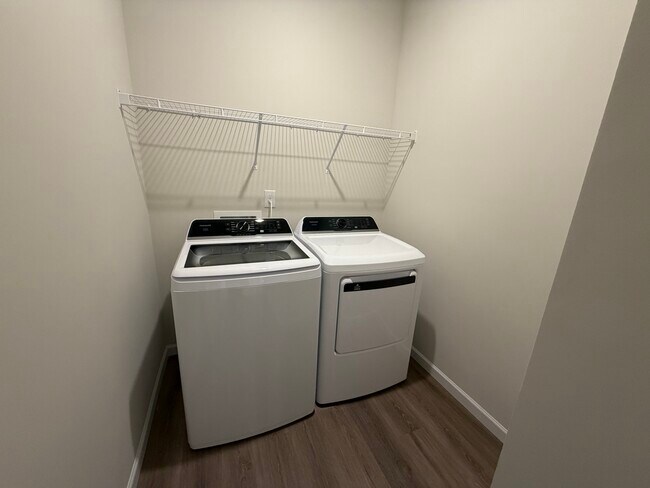 Building Photo - 2529 Ruby Dixon Xing Dr