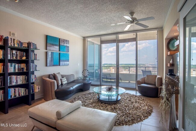 Building Photo - 2060 Beach Blvd