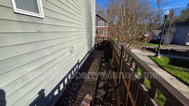 Building Photo - 2523 Filbert Ave