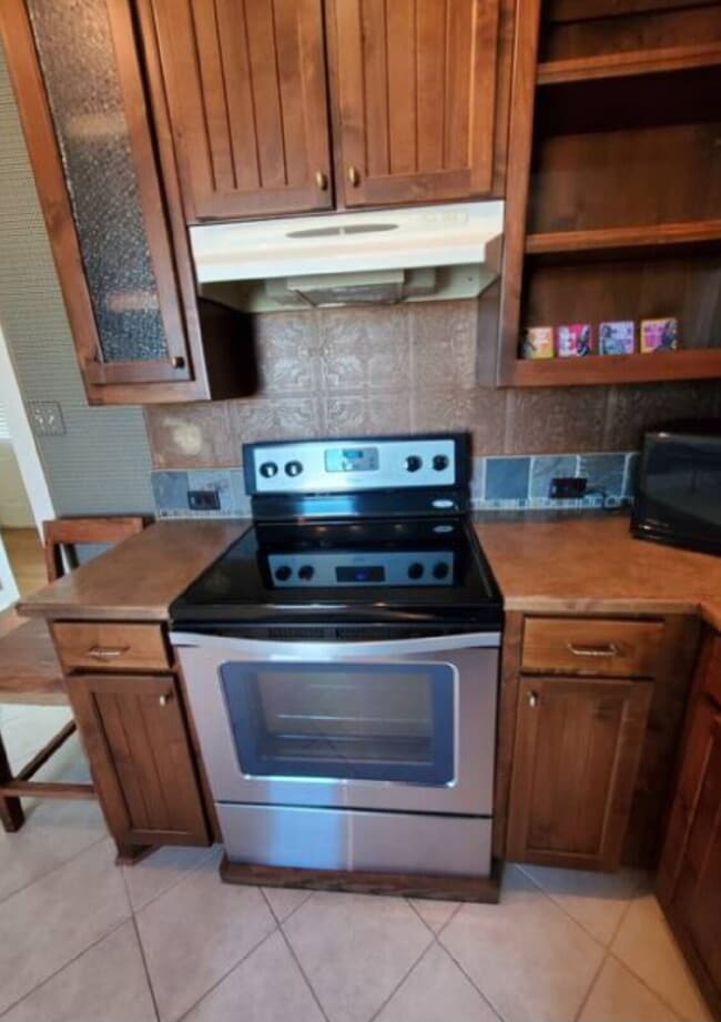 Building Photo - "Charming 2-Bedroom Home with Guest Suite ...