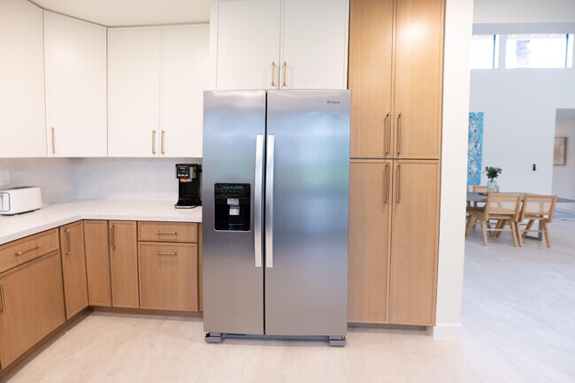 Building Photo - 179 Gran Via