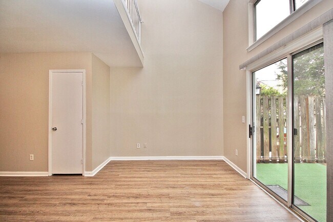 Building Photo - Newly Renovated SouthPark Townhome for Imm...