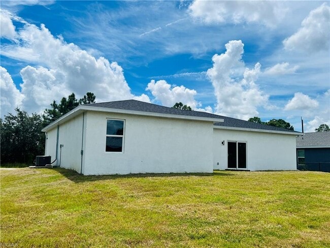 Building Photo - 2718 Helen Cir