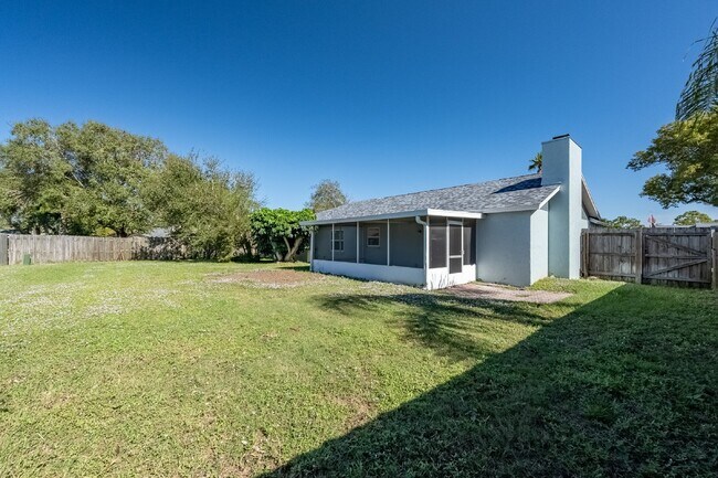 Building Photo - Centrally located 3 bedroom, 2 bathroom single family home