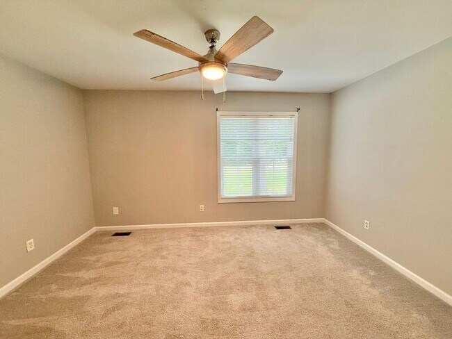 Building Photo - 119 Percheron Dr