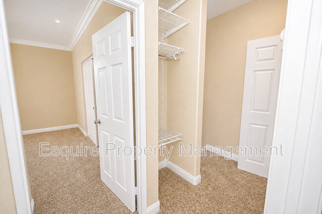 Building Photo - 2337 Chapel Dr