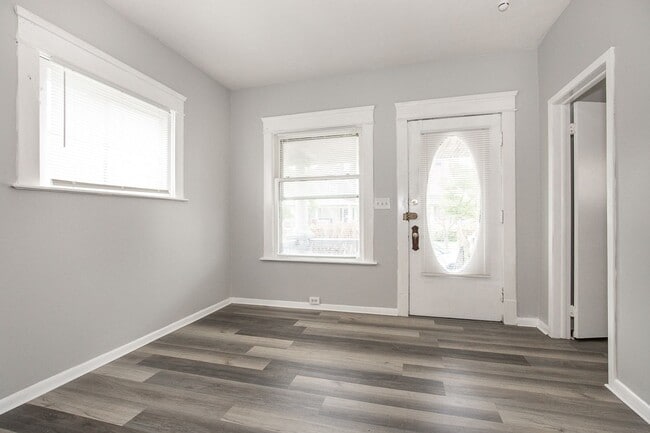 Building Photo - 3910 Carlyle Ave